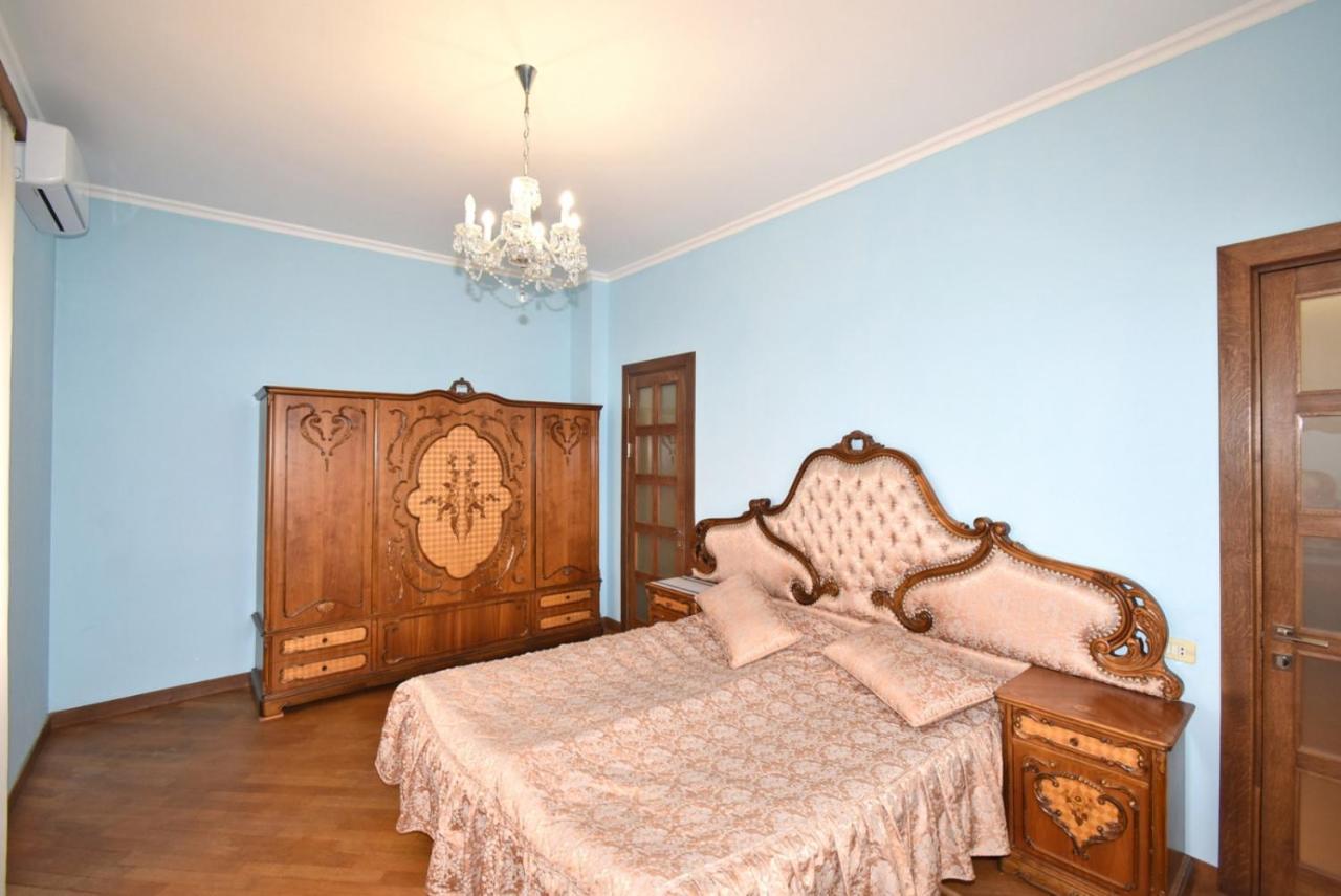 Homestay At City Center Ереван Екстериор снимка