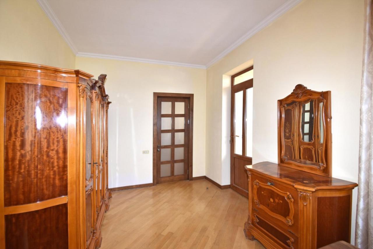 Homestay At City Center Ереван Екстериор снимка