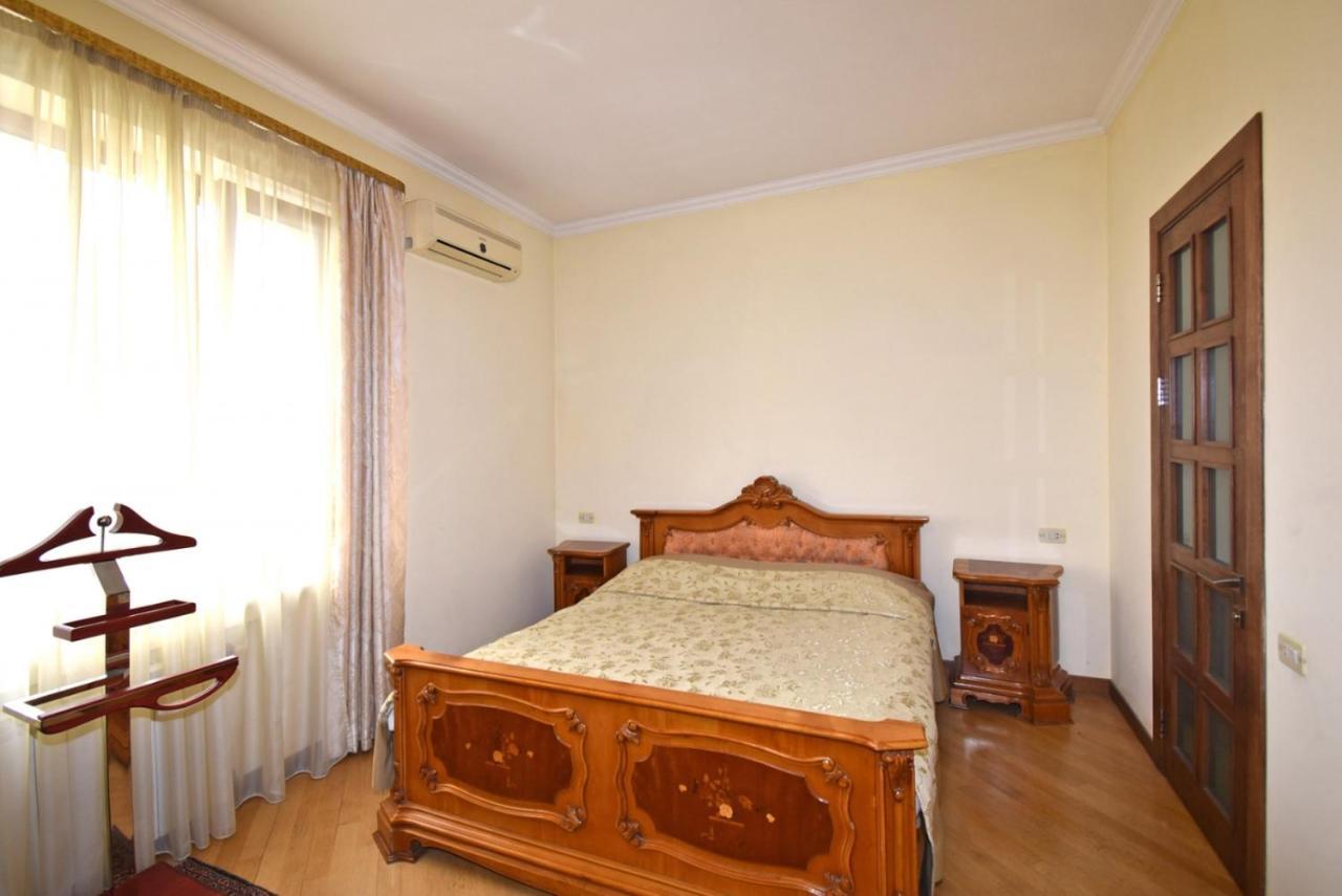 Homestay At City Center Ереван Екстериор снимка