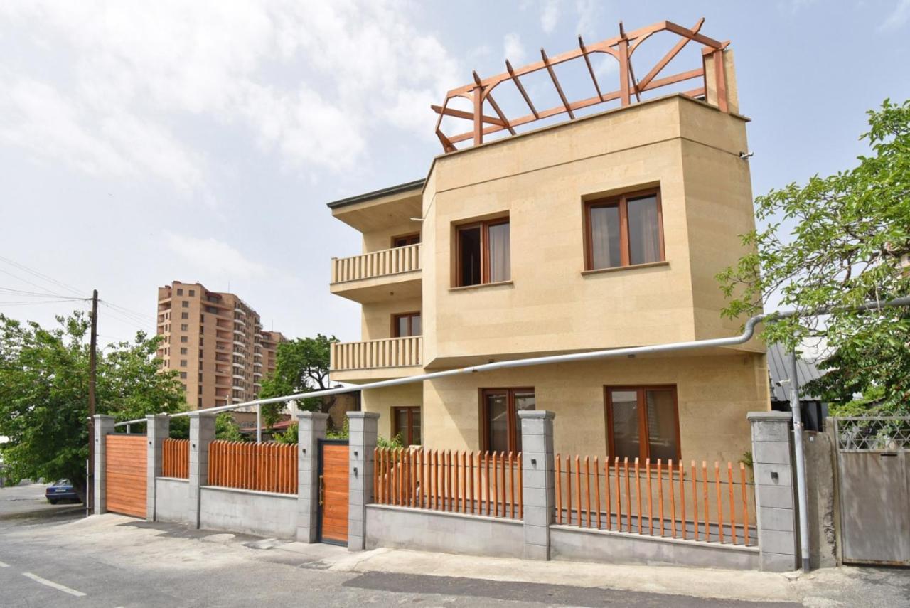 Homestay At City Center Ереван Екстериор снимка