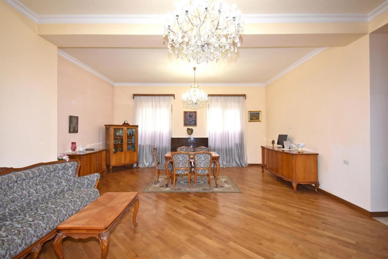 Homestay At City Center Ереван Екстериор снимка