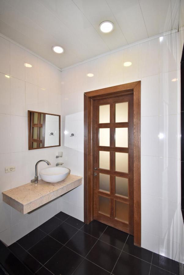 Homestay At City Center Ереван Екстериор снимка