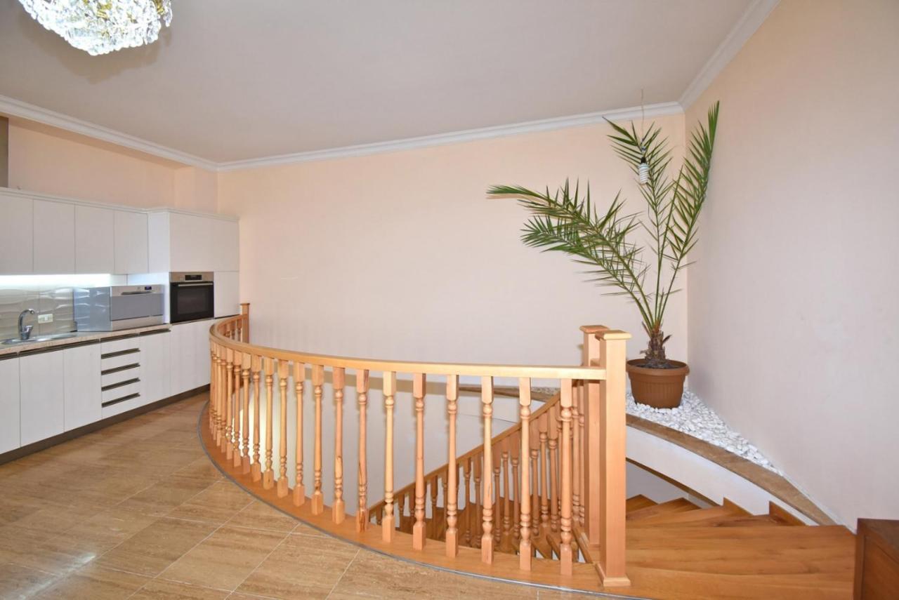 Homestay At City Center Ереван Екстериор снимка