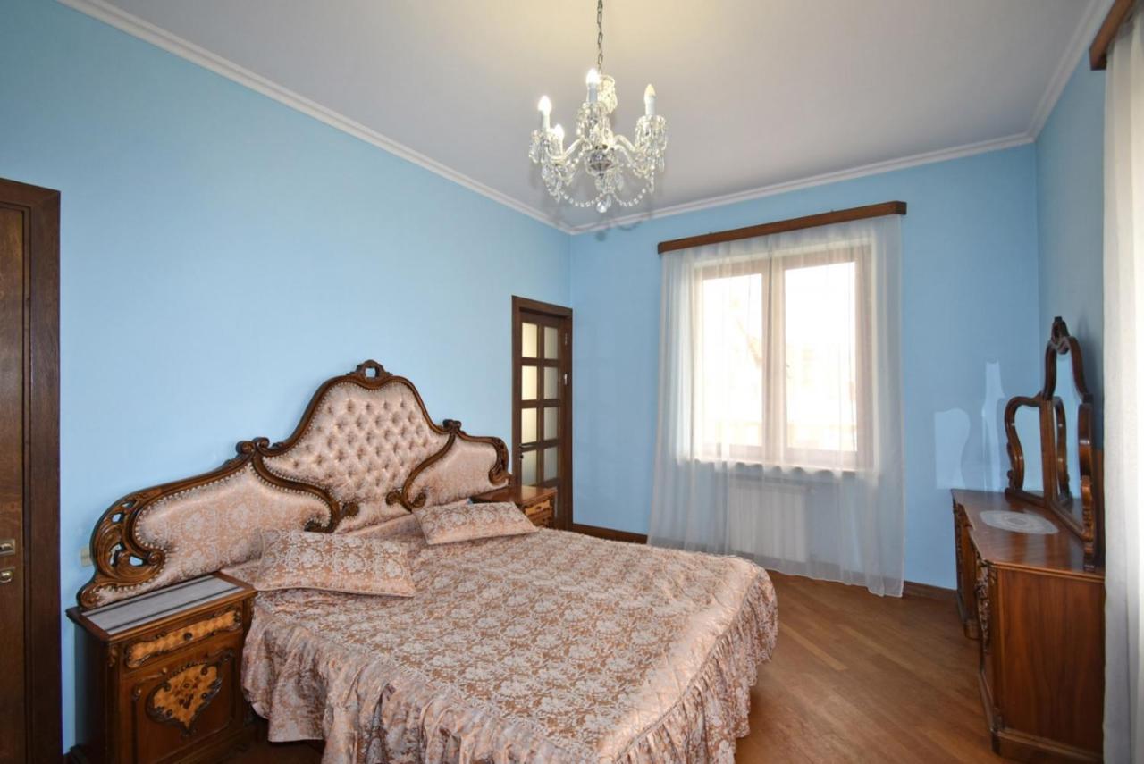 Homestay At City Center Ереван Екстериор снимка