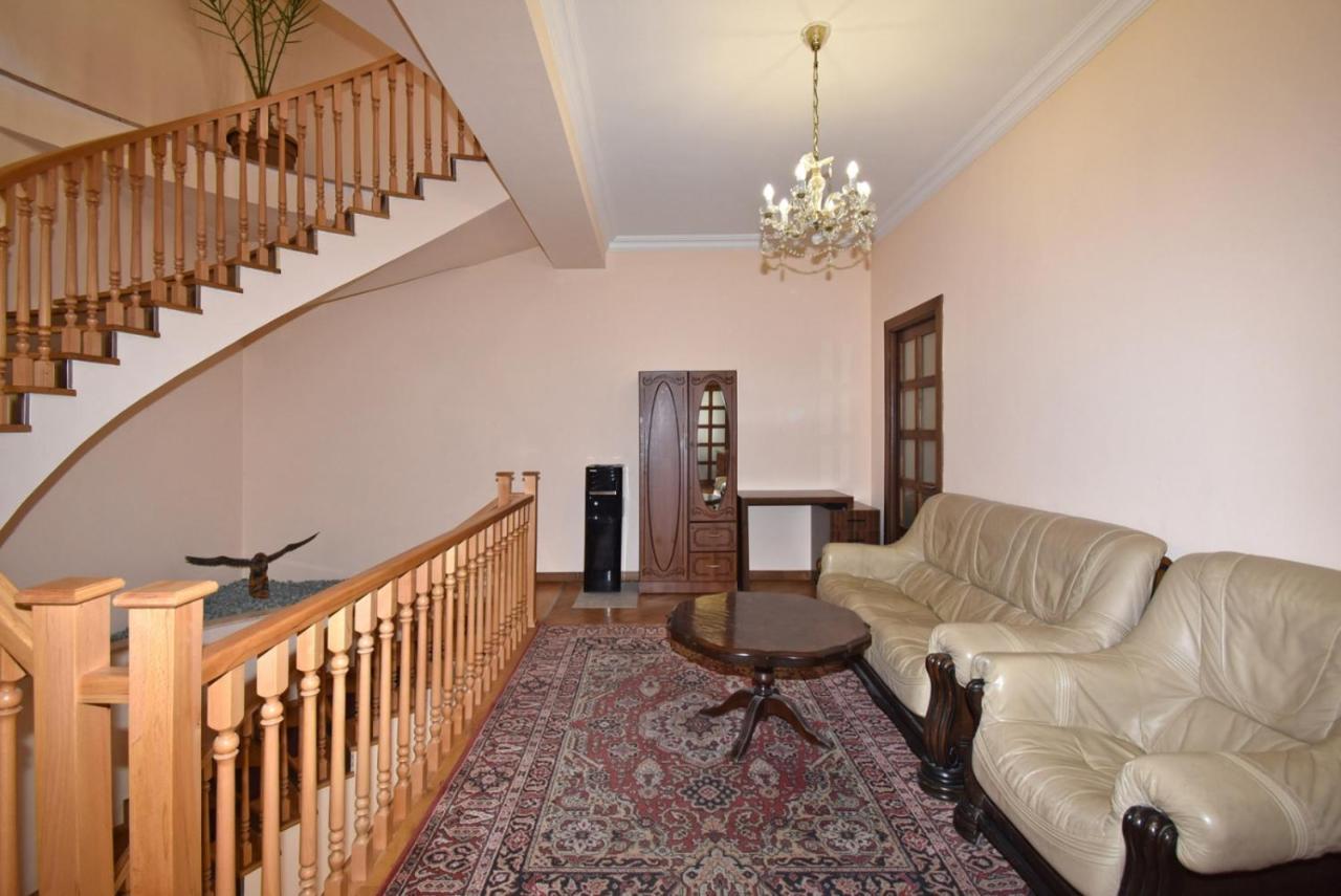 Homestay At City Center Ереван Екстериор снимка
