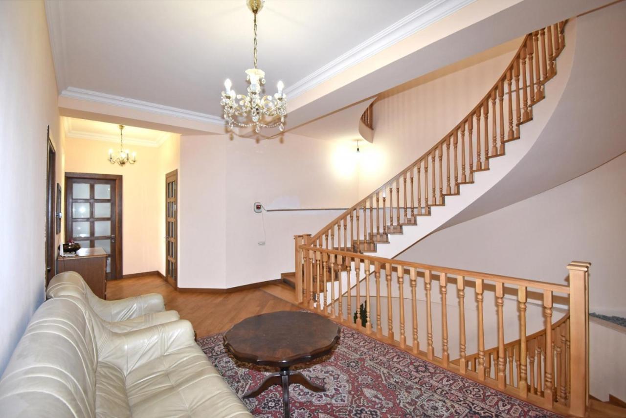 Homestay At City Center Ереван Екстериор снимка