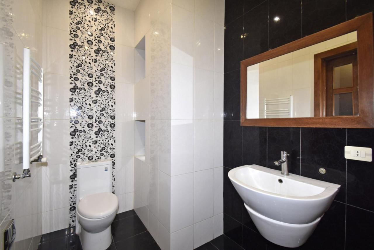 Homestay At City Center Ереван Екстериор снимка