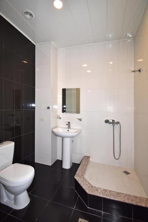 Homestay At City Center Ереван Екстериор снимка