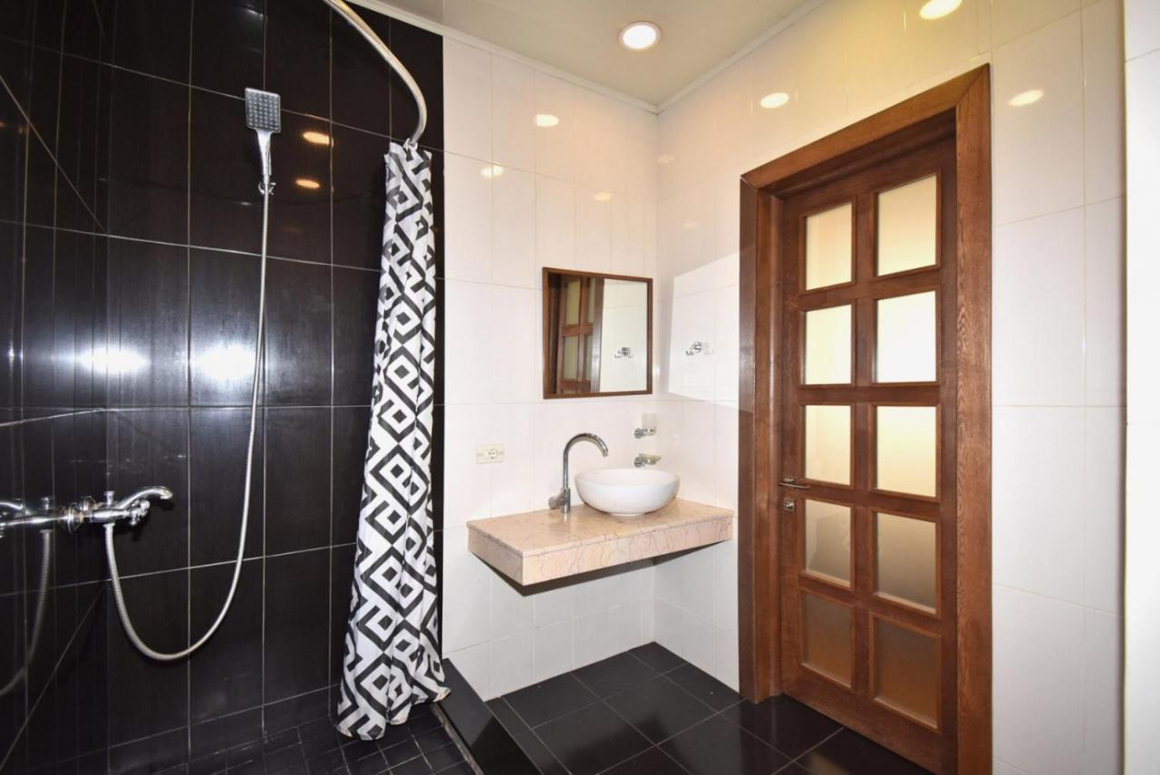 Homestay At City Center Ереван Екстериор снимка