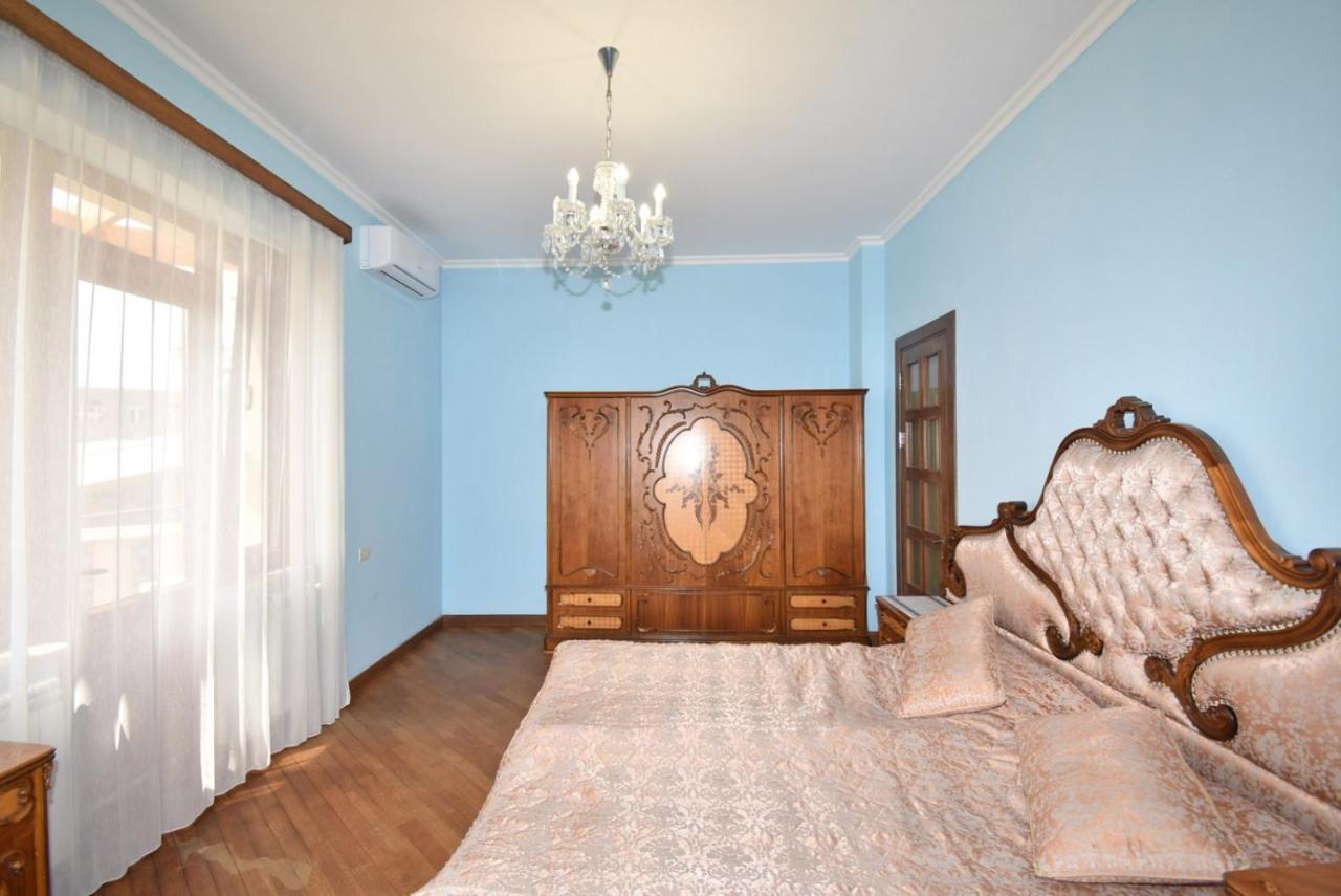 Homestay At City Center Ереван Екстериор снимка