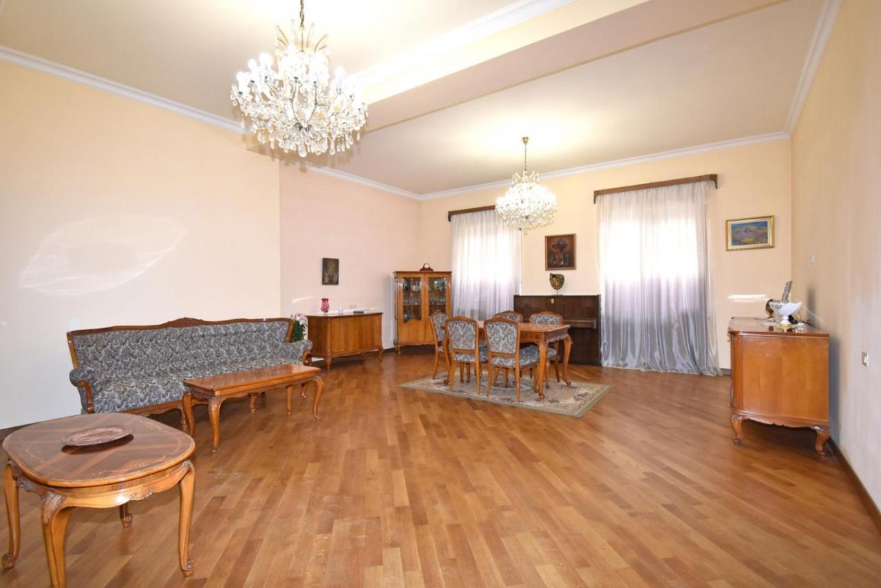 Homestay At City Center Ереван Екстериор снимка