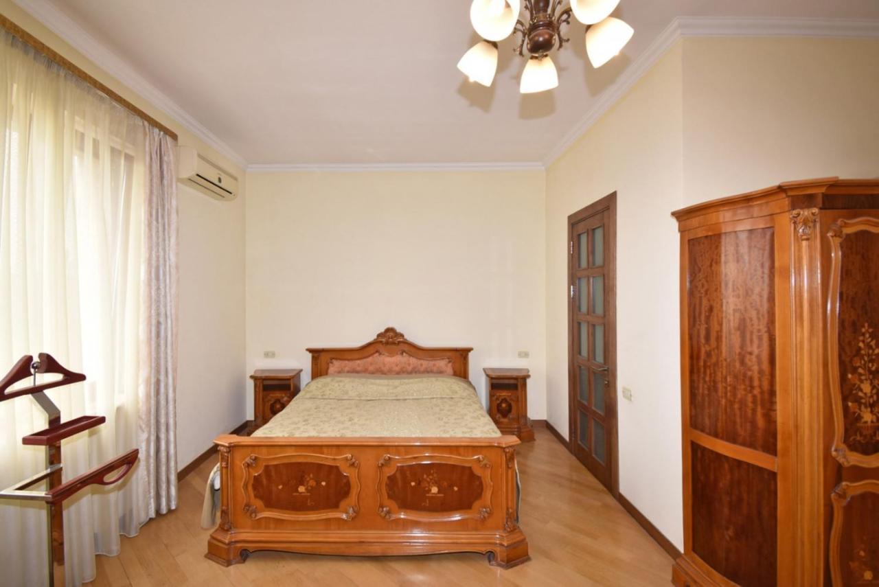Homestay At City Center Ереван Екстериор снимка