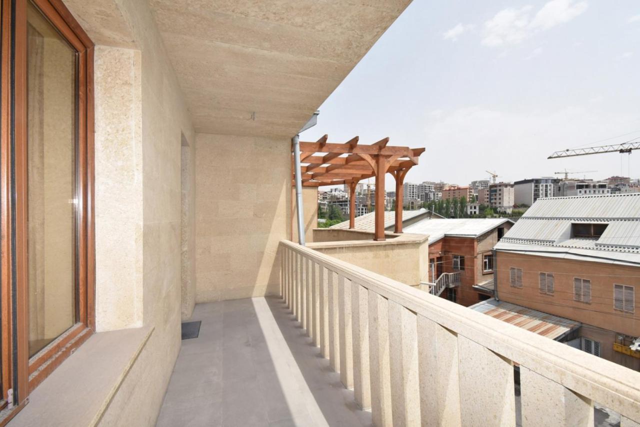 Homestay At City Center Ереван Екстериор снимка