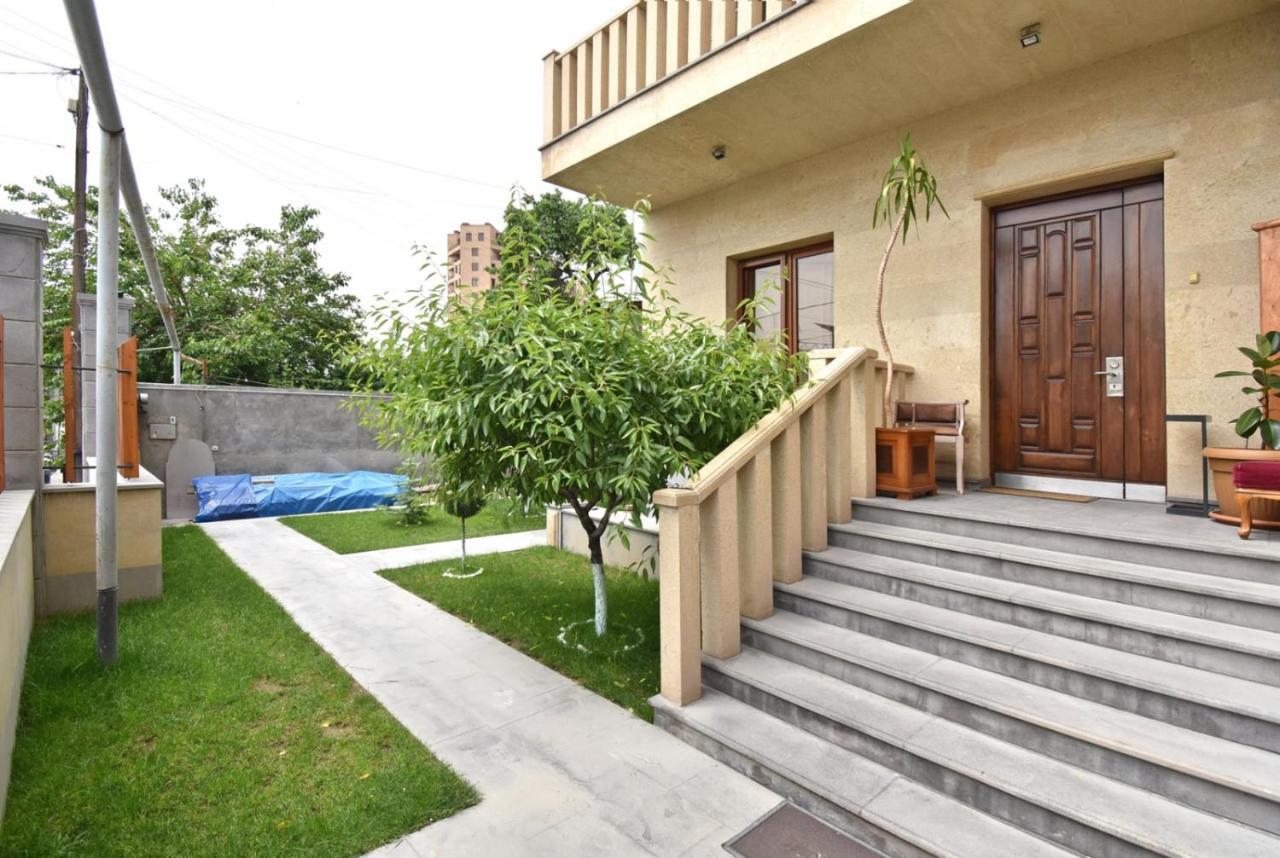 Homestay At City Center Ереван Екстериор снимка