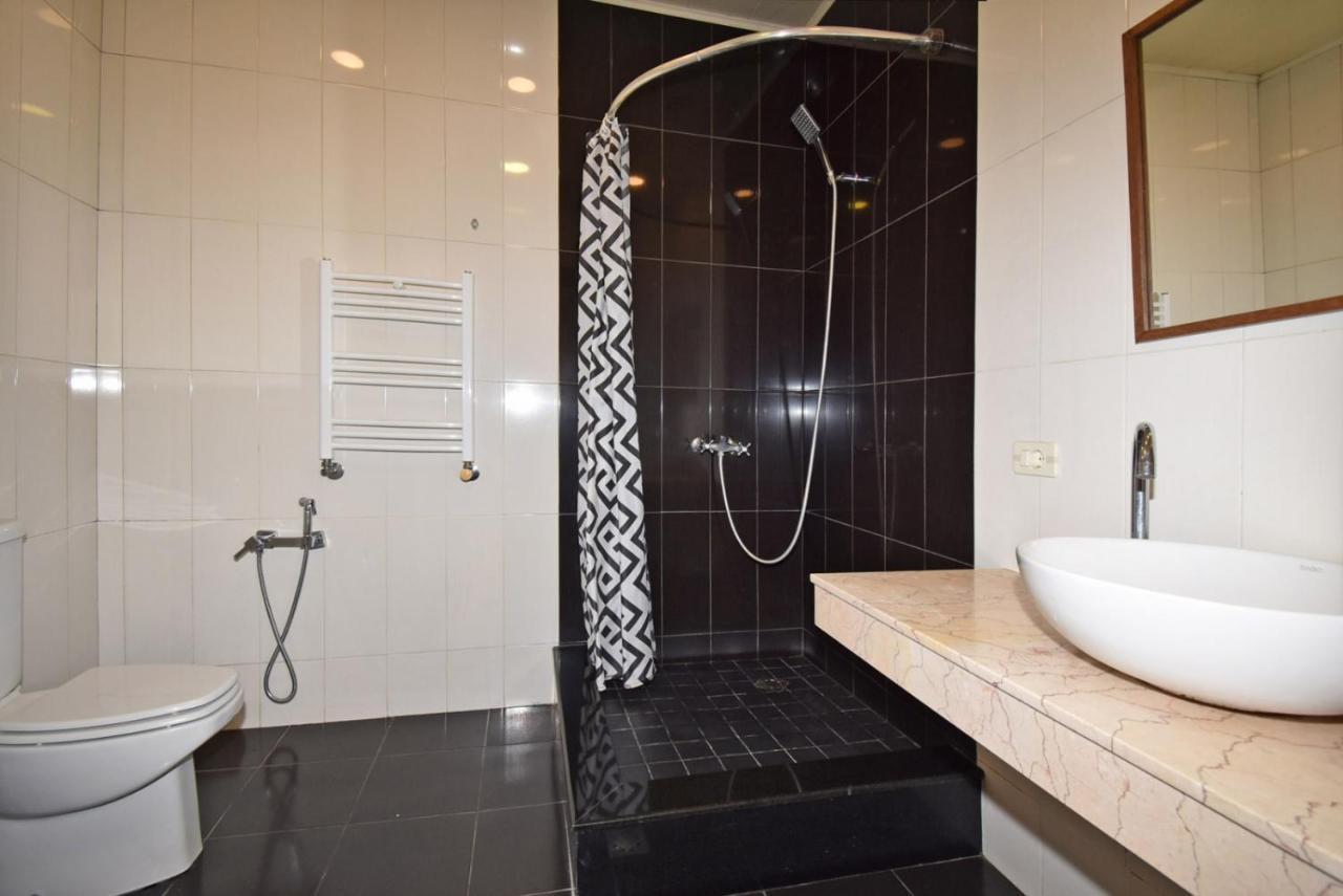 Homestay At City Center Ереван Екстериор снимка