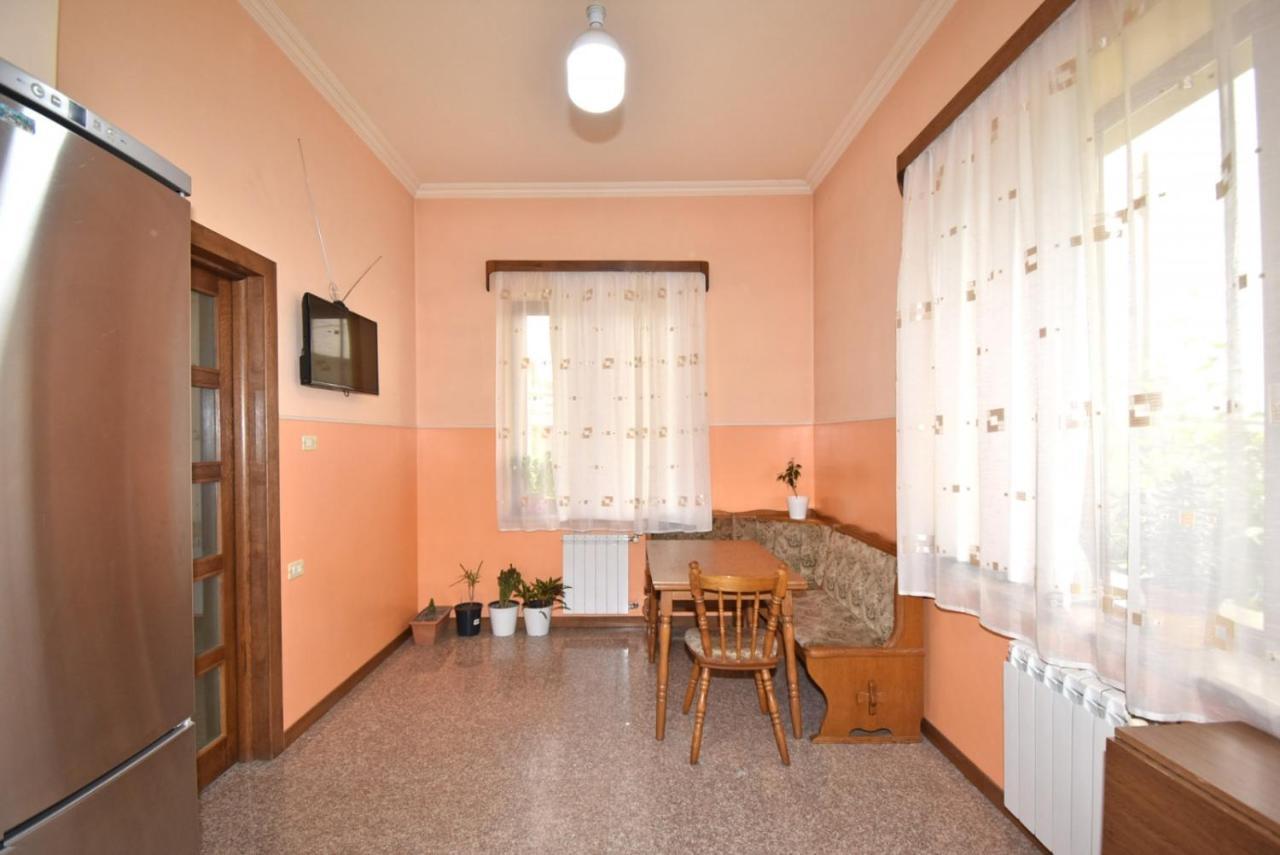 Homestay At City Center Ереван Екстериор снимка