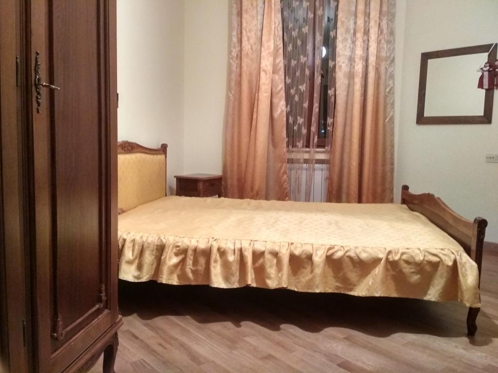 Homestay At City Center Ереван Екстериор снимка